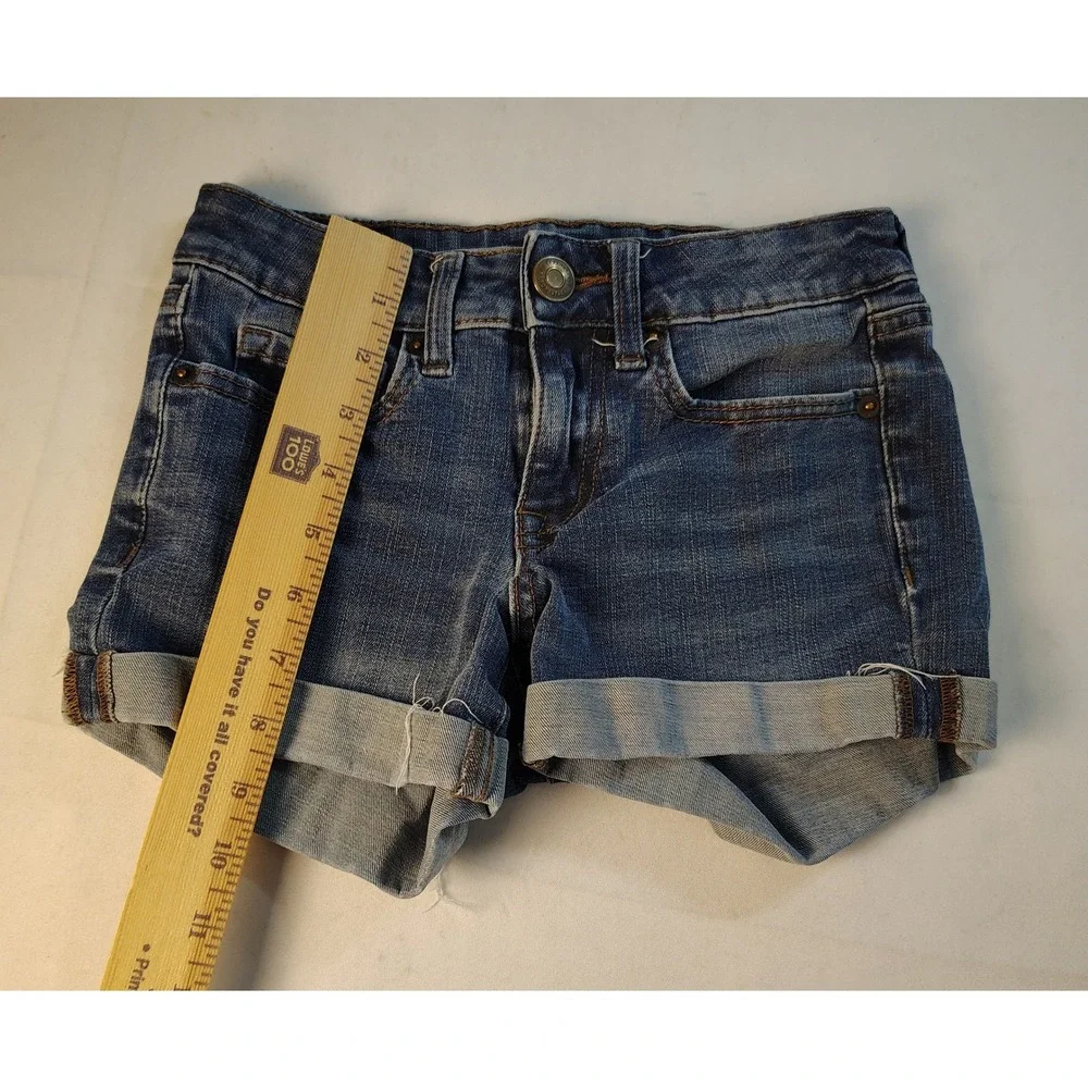 Aeropostale Womens Low Rise Midi Denim Shorts Medium Wash Cuffed Size 0 Stretch